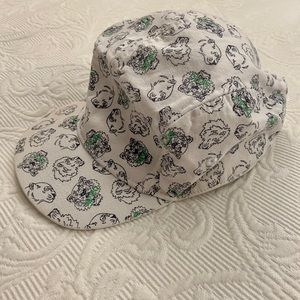 KENZO Boys Snapback Cap White Lion print OS 3T